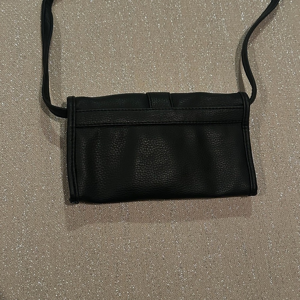 Black envelope wallet with silver buckle and removable strap - Picture 7 of 9